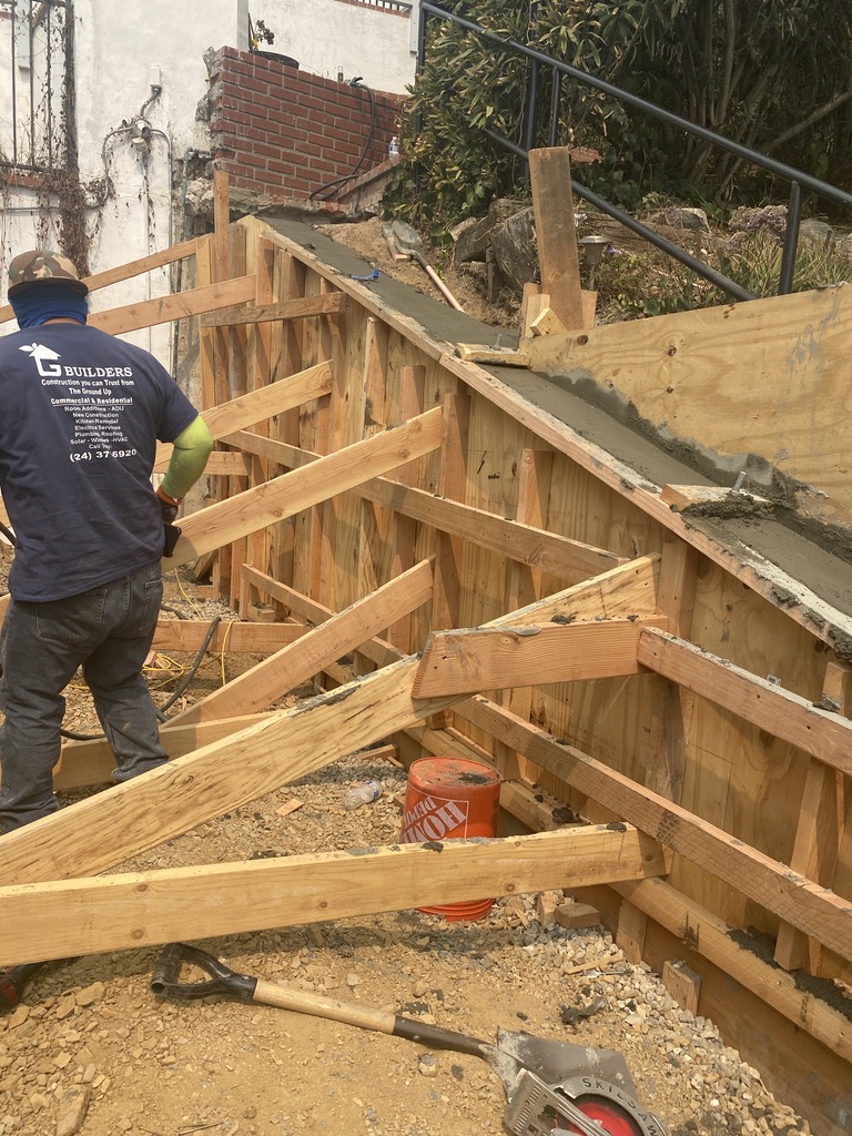 Retaining wall in a concrete project in the Hollywood Hills, Los Angeles